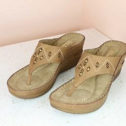 Inc.5 SALE CUTWORK WEDGE THONG-TAN