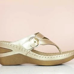 Inc.5 BUCKLE COMFORT PLATFORM THONG-L.GOLD