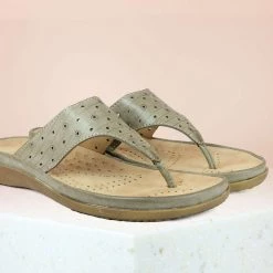 Inc.5 SALE PUNCHED COMFORT THONG-DARK BEIGE