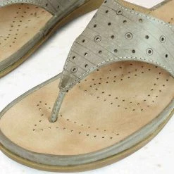 Inc.5 SALE PUNCHED COMFORT THONG-DARK BEIGE