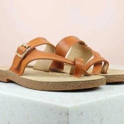 Inc.5 FLAT TOE POST-TAN