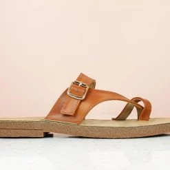 Inc.5 FLAT TOE POST-TAN