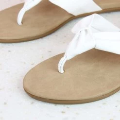 Inc.5 KNOTTED NAPA PU THONG-WHITE