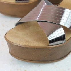 Inc.5 CROSS STRAP PLATFORM-GUN METAL WOMEN