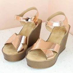 Inc.5 WOMEN CROSS STRAP PLATFORM SANDAL-ROSE GOLD