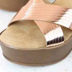 Inc.5 WOMEN CROSS STRAP PLATFORM SANDAL-ROSE GOLD