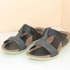 Inc.5 CUTWORK FLAT CASUAL PU MULE-BLACK