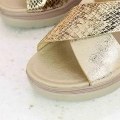 Inc.5 PLATFORM COMFORT SANDAL - GOLD