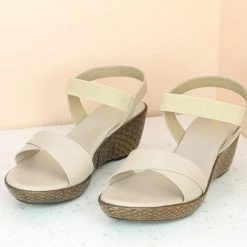 Inc.5 PLATFORM CASUAL SANDAL-BEIGE SALE