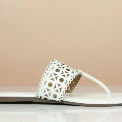 Inc.5 WOMEN CUTWORK FLAT THONG