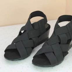 Inc.5 STRAPY SANDAL - BLACK SALE