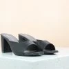 Inc.5 BLOCK HEEL MULE-BLACK