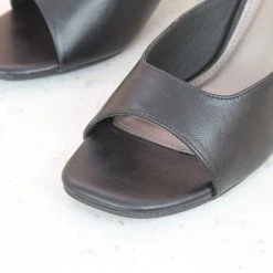 Inc.5 BLOCK HEEL MULE-BLACK