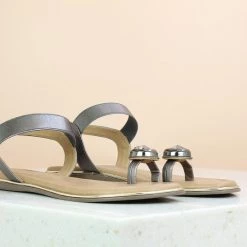 Inc.5 FLAT CASUAL SANDAL-GUN METAL SALE