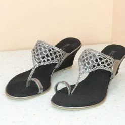 Inc.5 SALE LACE WOVEN TOE POST VEDGE-GUN METAL