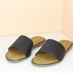 Inc.5 TEXTURED FLAT MULE-BLACK SALE