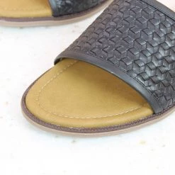 Inc.5 TEXTURED FLAT MULE-BLACK SALE