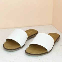 Inc.5 SALE TEXTURED FLAT MULE-WHITE