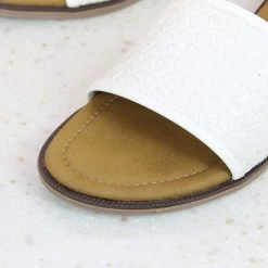 Inc.5 SALE TEXTURED FLAT MULE-WHITE