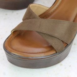 Inc.5 HIGH BLOCK HEEL SANDAL-BROWN