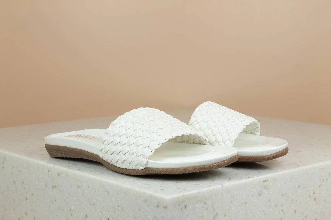 Inc.5 WOVEN FLAT MULES 3 Inc.5 WOVEN FLAT MULES