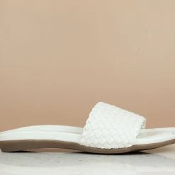 Inc.5 WOVEN FLAT MULES 8 Inc.5 WOVEN FLAT MULES