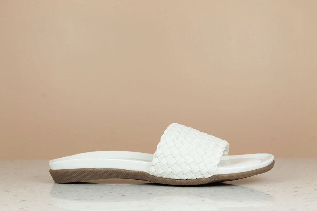 Inc.5 WOVEN FLAT MULES 5 Inc.5 WOVEN FLAT MULES