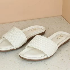 Inc.5 WOVEN FLAT MULES 9 Inc.5 WOVEN FLAT MULES