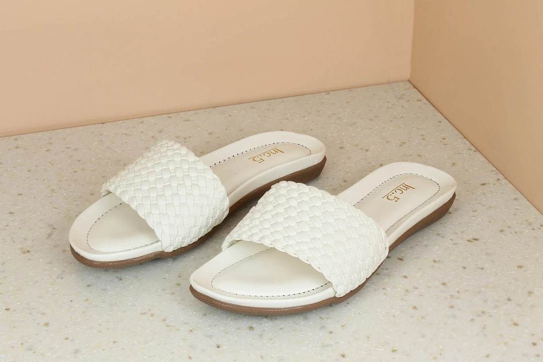 Inc.5 WOVEN FLAT MULES 6 Inc.5 WOVEN FLAT MULES