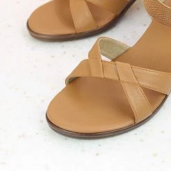 Inc.5 BLOCK HEEL SANDAL-TAN