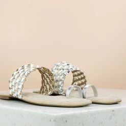 Inc.5 WOVEN FLAT TOE POST-SILVER