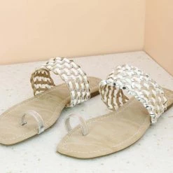 Inc.5 WOVEN FLAT TOE POST-SILVER