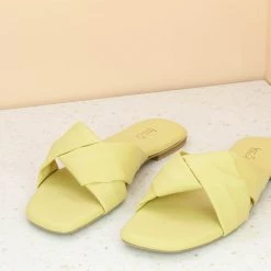 Inc.5 FLAT CASUAL HARD MULE - YELLOW Mules