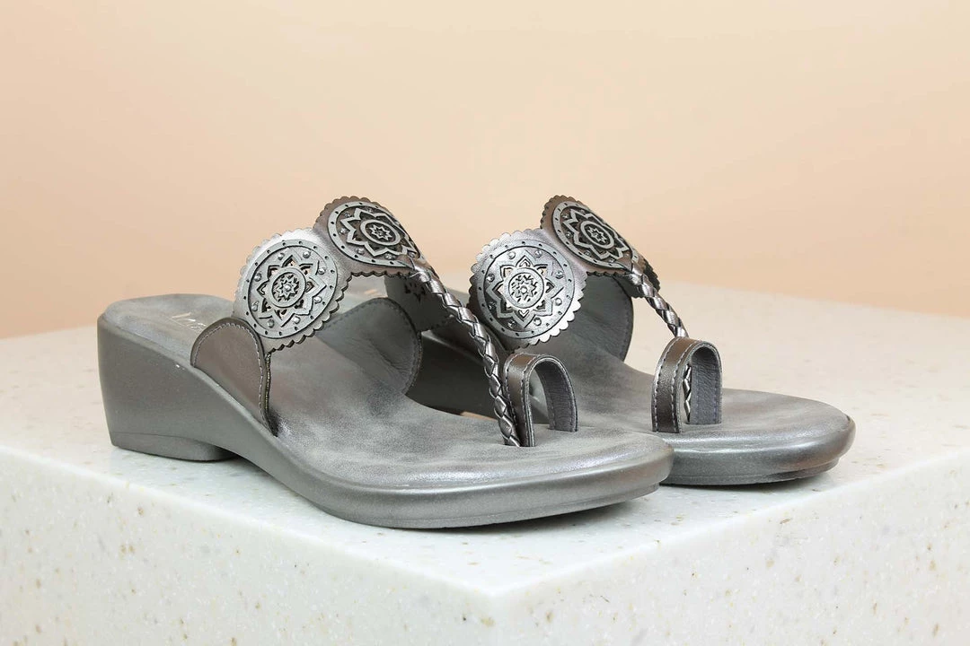 Inc.5 PLATFORM TOE POST SALE 3 Inc.5 PLATFORM TOE POST SALE