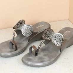 Inc.5 PLATFORM TOE POST SALE 9 Inc.5 PLATFORM TOE POST SALE