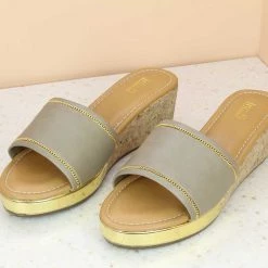 Inc.5 SALE CORK COVERED PLATFORM