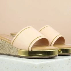 Inc.5 CORK COVERED PLATFORM