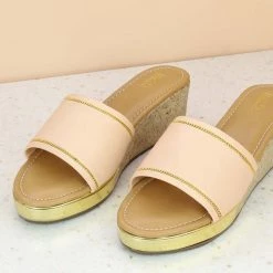 Inc.5 CORK COVERED PLATFORM