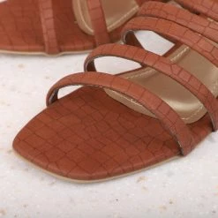 Inc.5 Inc5 STRAPY BLOCK HEEL