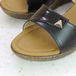 Inc.5 BASIC PLATFORM SANDAL - BLACK SALE