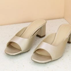 Inc.5 BLOCK HEEL MULE - LIGHT GOLD 9 Inc.5 BLOCK HEEL MULE - LIGHT GOLD