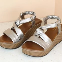 Inc.5 PLATFORM SANDAL SALE