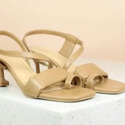 Inc.5 STRAPY SANDAL