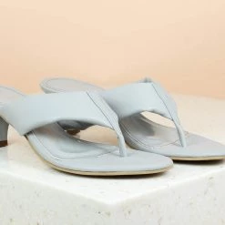 Inc.5 Thong KITTEN HEELED SANDAL