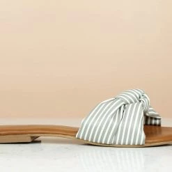 Inc.5 KNOTTED FLAT MULES 9 Inc.5 KNOTTED FLAT MULES