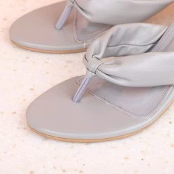 Inc.5 Kitten Heel Thong SALE