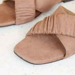 Inc.5 CROSS STRAP FLAT MULES