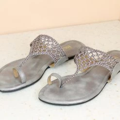 Inc.5 FLAT WOVEN KOLHAPURI SALE