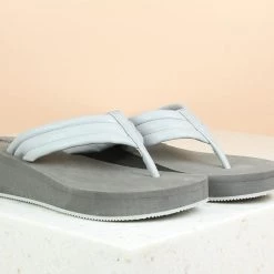 Inc.5 RUBBER PLATFORM THONG