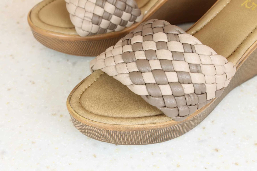 Inc.5 WOVEN PLATFORM THONG 5 Inc.5 WOVEN PLATFORM THONG